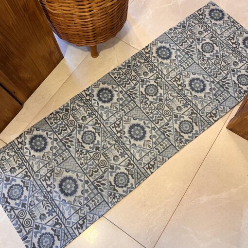 TAPETE EMBORRACHADO - PORCELANA AZUL E CINZA - Imagem 2